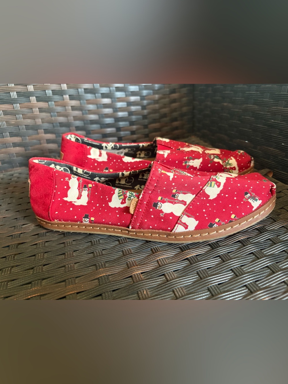 TOMS Women's Red cozy snowman Slip-On Flats Snowman Christmas Print US 8